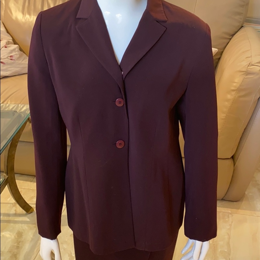 Suit- 2pc Women’s Suit - 6p